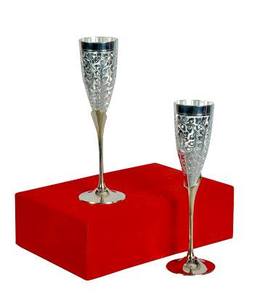 แก้วแชมเปญชุบเงินลายสลักแบบโบราณ ชุดภาชนะสำหรับงานแต่งงาน จำนวน 2 ใบ - Product Image 1