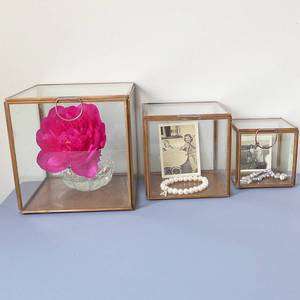 Joyero cuadrado de latón y vidrio para almacenamiento y decoración - Product Image 2