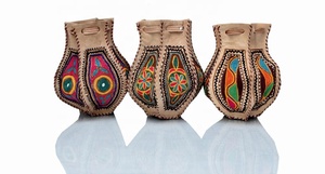 Bolso bandolera de cuero genuino 100% hecho a mano indio para niñas, ropa de boda y fiesta, bolsos bordados para exportar desde la India - Product Image 2