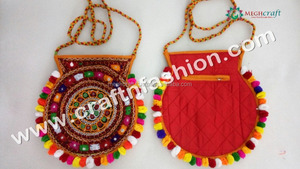 กระเป๋าสะพายไหล่สไตล์บันจาราสำหรับผู้หญิง ปักลายคุชท์หลากสี ประดับกระจก กระเป๋าคลัทช์ กระเป๋าถือแฟชั่นงานแต่งงานแบบอินเดีย - Product Image 4