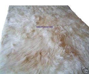 82X74 \ "Bebé Alpaca Suri Alfombra Colcha Hecha A Mano en Perú por Ppunchay para Uso Doméstico - Product Image 1