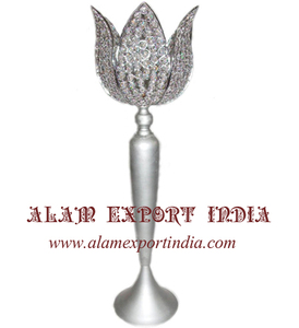 Centro de Mesa de Diseño Moderno, Estilo Vintage, de Metal y Aluminio con Alambre Galvanizado y Cristal Transparente para Decoración de Mesa - Product Image 1