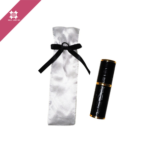 Bolsa atomizadora de monedero hecha a medida cosida a mano de satén plateado Masculino - Product Image 1