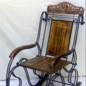 Старинное деревянное кресло-качалка от производителя