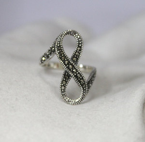 Bague en marcassite naturelle à nœud infini Bague en pierre précieuse en argent sterling 925 Bague faite à la main Bijoux pour prix de gros Fabricant - Product Image 4