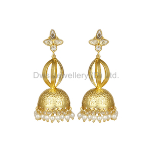 ต่างหูไข่มุกชุบทอง18K แบบดั้งเดิมสำหรับเป็นของขวัญสำหรับผู้หญิงคอลเลกชันคลาสสิกของเธอ - Product Image 1