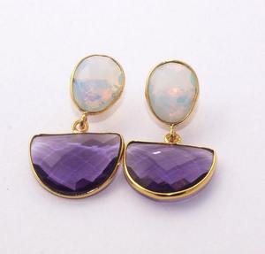 Pendientes colgantes de opalite y amatista, pendientes de tuerca chapados en oro, conjunto de bisel hecho a mano de latón, pendientes de diseñador - Product Image 3
