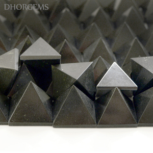 Pyramide en obsidienne noire naturelle, pyramide de pierres précieuses, pour la décoration, vente en gros, pierres précieuses cristal - Product Image 3