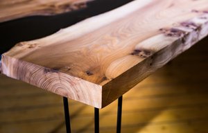 Mesa de comedor de madera sólida con borde vivo, diseño moderno y personalizado con resina epoxi negra, pata de hierro, concepto de Río para muebles del hogar - Product Image 2