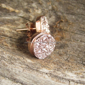 Pendientes de tuerca Druzy de oro rosa de 8mm, joyería bonita para dama de honor con ajuste de bisel, chapado en oro para bodas, fiestas, aniversarios - Product Image 4