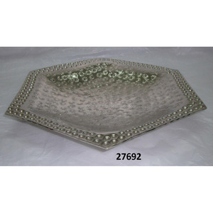 Plateau de service personnalisé en aluminium antique au design unique pour la maison - Product Image 1