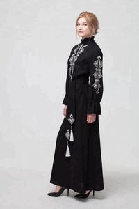Últimos trajes de moda ucranianos para mujeres bordado hecho a mano en vestidos de diseñador ucraniano de lino negro - Product Image 2