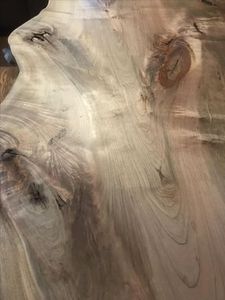 Mesa de centro de madera de acacia con borde vivo de estilo indio - Product Image 2