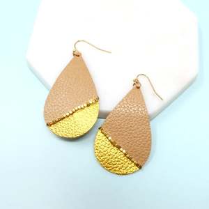 Pendientes Colgantes de Cuero Genuino en Forma de Lágrima, Hechos a Mano, Felicidad - Product Image 1