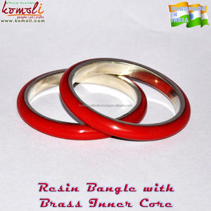 กำไลข้อมือเรซินสีแดงทำด้วยมือบนทองเหลืองเปล่าขนาดที่กำหนดเอง - Product Image 2