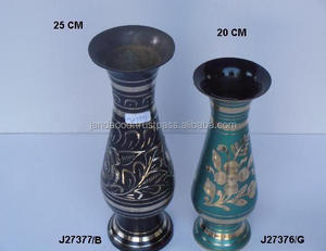 Jarrones Tradicionales Indios de Latón Fundido en Color Negro y Verde, Decoración del Hogar, Jarrones de Metal Artesanal Indio - Product Image 2