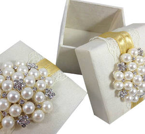 สวยผ้าไหมไทยเข็มกลัดมุกแต่งงาน Favorr กล่อง - Product Image 2