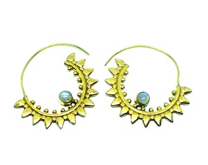 Pendientes de gota en espiral de latón de estilo bohemio para mujer, joyería de aro de piedra lunar de Color dorado - Product Image 2