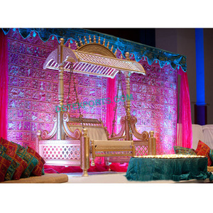 Balançoire de scène Mehandi de mariage avec capuche balançoire de mariage indienne Jhula décoration balançoire de mariage en bois sculpté à vendre au Royaume-Uni - Product Image 1