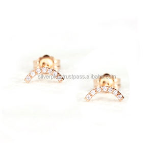 Pendientes de tachuelas con diseños de Luna pequeña de oro amarillo de 14K sólido de la mejor calidad al por mayor con diamantes pavimentados, joyería de gama alta - Product Image 3