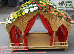 Doli de Boda Estilo Rajwada, Palki de Aspecto Tradicional, Elegante Palanquín de Madera Tallada Dorada para Bodas, Asequible en EE. UU. - Product Image 5
