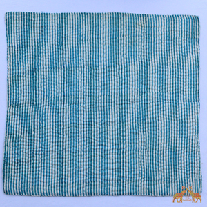 Edredón Kantha de algodón sostenible para bebés Manta hecha a mano con estampado de peces indios para calidez y comodidad - Product Image 3