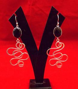 Ensemble de boucles d'oreilles en laiton plaqué or 18 carats avec pierres précieuses en onyx noir plaqué argent pour une fabrication complète de bijoux - Product Image 1