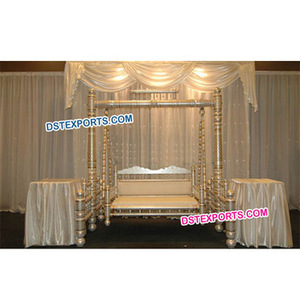 Décor de mariage en bois doré perlé, Jhula, balançoires de mariage indiennes, balançoire en bois Sankheda, vente en gros, meilleure configuration de scène de mariage en Australie - Product Image 1