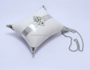 กระเป๋าถือคลัทช์โลหะพร้อมห่วงโซ่ตกแต่งกระเป๋าหมอนเรซินแบบอินเดีย - Product Image 3