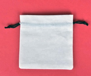 Organisateur de bijoux en coton indien de luxe avec logo personnalisé fait main pochette cadeau promotionnelle blanche avec cordon noir vente en gros - Product Image 3