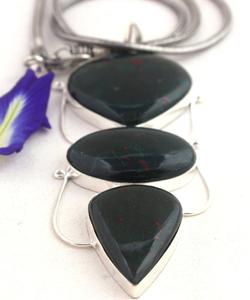 Colgante de Plata de Ley 92.5 Chapado en Oro con Piedra de Sangre Natural Multiforma de Grado AAA, Gema Lisa Hecha a Mano, Regalo Indio para Mujer - Product Image 1