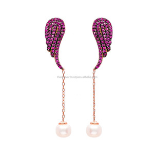 Pendientes de Plata de Ley 925 con Baño de Oro Rosa y Perla con Ala de Piedra Rubí, Venta al por Mayor en Turquía - Product Image 1