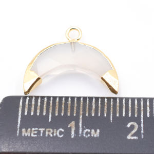 Pendentif en laiton et calcédoine, forme de lune, plaqué or, charme en pierre facettée, pour la création de bijoux, avec bélière - Product Image 2