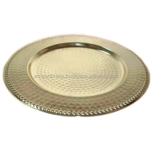 Assiette de présentation en métal et acier Assiette de présentation martelée Assiette décorative de mariage finition dorée mate - Product Image 1