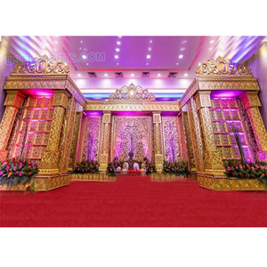 Mandap Cuadrado de Fibra para Bodas Grandiosas en Malasia, Mandap Lujoso para Bodas de Sri Lanka, Mandap Cuadrado Tallado en Fibra Dorada para Bodas en el Reino Unido - Product Image 1