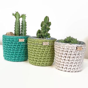 Cesta de Mimbre Tejida a Crochet Colorida para Decoración de Interiores - Product Image 3