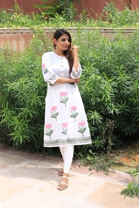 Áo <span class=keywords><strong>Kurti</strong></span> nữ in chìm họa tiết Mughal, chất liệu cotton trắng, kiểu dáng thẳng, trang phục Ấn Độ, thích hợp cho tiệc tùng, lễ hội, công sở, xuất xứ Ấn Độ & Pakistan - Product Image 4