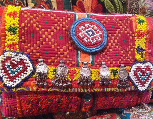 Diseñador de estilo bohemio indio para mujer, gran capacidad, hecho a mano, mensajero, compras de noche, bolso de mano, estilo bohemio con cuentas, venta al por mayor - Product Image 1