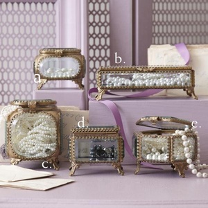 Boîte à bijoux en verre avec chaîne et compartiments - Product Image 2