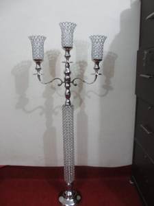 Grand candélabre en métal argenté pour décoration de mariage pour ajouter des touches élégantes - Product Image 3