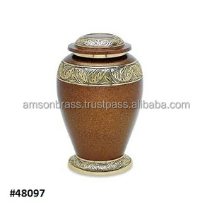 Grabado de flores Domptop de latón de metal macizo con urna de cenizas humanas de cremación floral con acabado negro dorado - Product Image 5