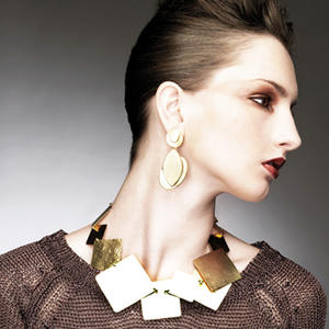 Mode femmes à la mode géométrique en laiton plaqué or collier ras du cou nouveau Design bijoux pour mariage anniversaire cadeau pour les filles - Product Image 2