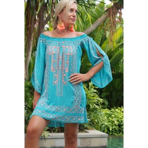 ชุดเดรสคลุมสะโพกเปิดไหล่ปักลายสุดเก๋,ชุดคลุมชายหาดผ้าปอนโชแบบลำลองสำหรับฤดูร้อน - Product Image 1