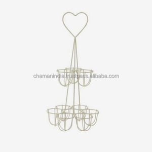 Soporte de huevo de granja de alambre de hierro con corazón - Product Image 1