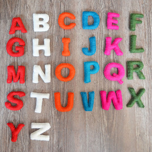 Tablero de fieltro de alfabetos de lana de Nueva Zelanda 100%, ecológico, cosido a mano, artesanos calificados para mujeres para enseñanza educativa - Product Image 4