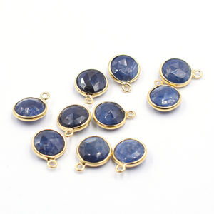 Saphir bleu forme ronde 925 argent Sterling lunette plaqué or pendentif fabrication de bijoux faits à la main - Product Image 4