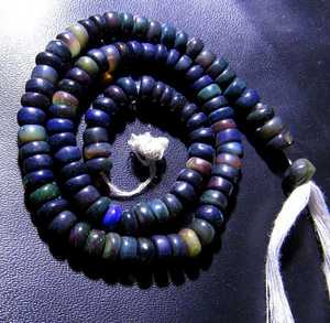 ลูกปัดโอปอลสีดำของเอธิโอเปียอัญมณีหลวมรูปทรงกลมเรียบธรรมชาติคุณภาพดีสำหรับการทำเครื่องประดับ - Product Image 2