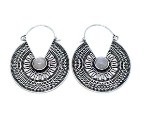 Boucles d'oreilles créoles en argent bohème élégantes pour femmes avec bijoux en laiton oxydé pierre de lune - Product Image 1