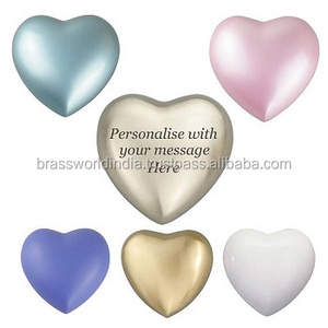 Ensemble d'urne de crémation souvenir de cœur par Brassworld fournitures commémoratives indiennes - Product Image 1