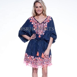 Meilleure vente en ligne : Robe tunique style kaftan pour femme, écologique, avec taille élastiquée, col à pompons et broderie Aari lumineuse en dentelle - Product Image 5